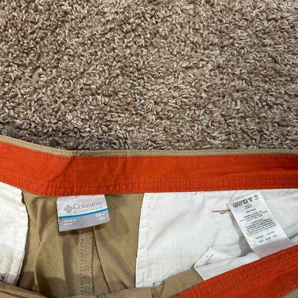 Columbia Men's Tan Shorts - Picture 3 of 3
